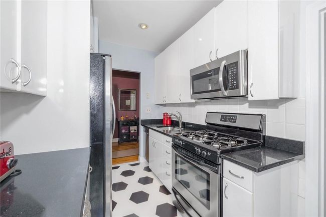 APT-4J - 68 E Hartsdale Ave, Home with 1 bedrooms, 1 bathrooms and null parking in Hartsdale NY | Image 14