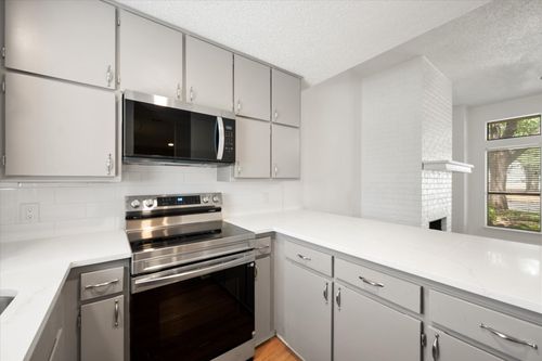 5912 Royal Club Dr, Arlington, TX, 76017-4461 | Card Image