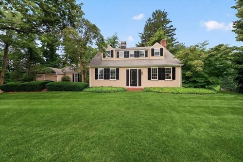 52 Standish St, Duxbury, MA, 02332-5026 | Card Image