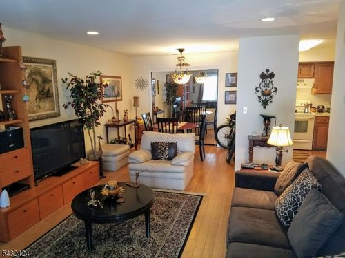 13 Ray Ct, Bedminster, NJ, 07921-1632 | Card Image
