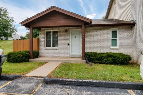 936 Amaral Cir, Saint Louis, MO, 63137-3462 | Card Image