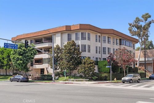 unit-203-10409 Riverside Dr, Toluca Lake, CA, 91602-2460 | Card Image