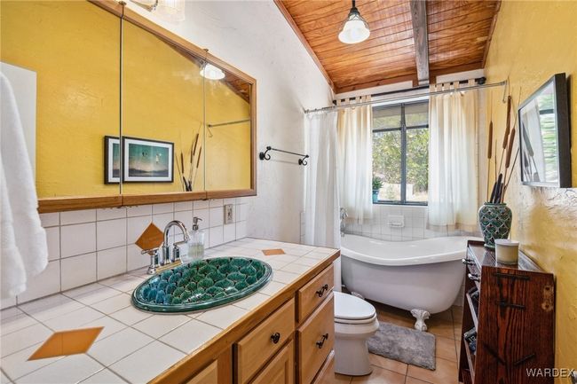 Bathroom | Image 9