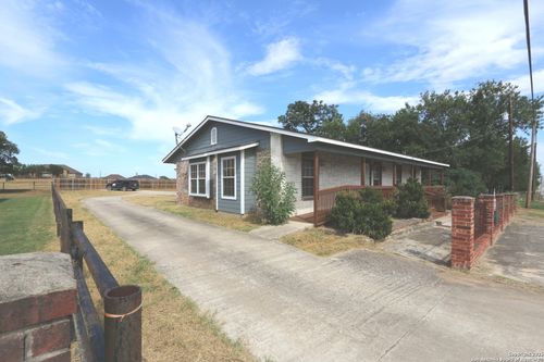 511 State Highway 123 N, Stockdale, TX, 78160-6019 | Card Image