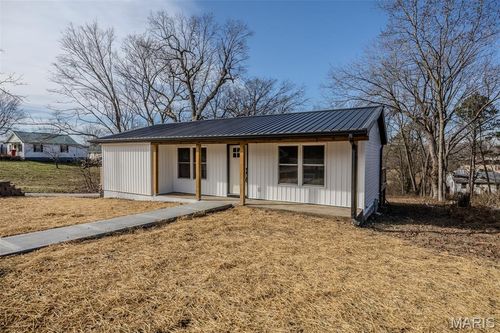 111 Eastside St, Crocker, MO, 65452-7307 | Card Image