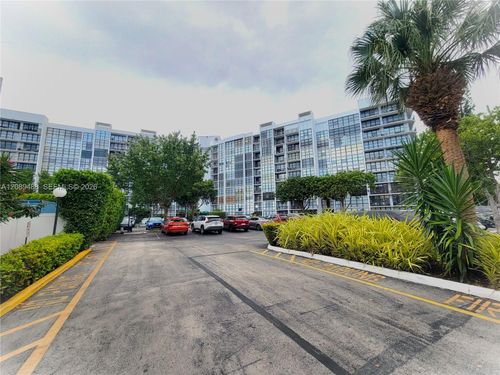 309-800 Parkview Dr, Hallandale Beach, FL, 33009 | Card Image
