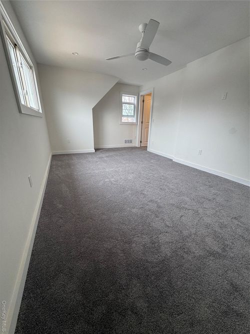 3 Vine Ct, Centereach, NY, 11720-2524 | Card Image