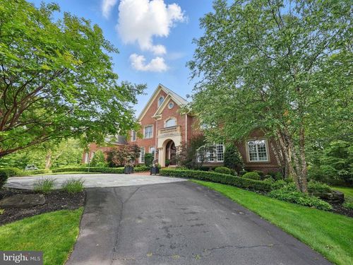 2555 Vale Ridge Ct, Oakton, VA, 22124-1542 | Card Image