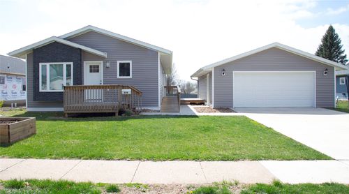 608 E Washington St, Knoxville, IA, 50138-2039 | Card Image