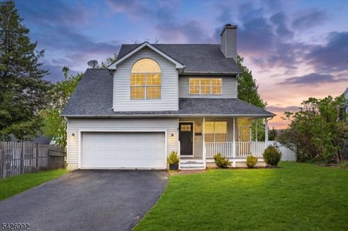 61 Pine St, Newton, NJ, 07860-2526 | Card Image