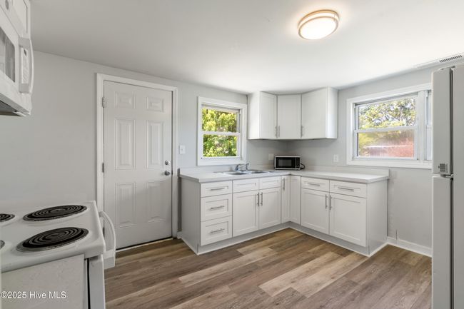 Kitchen/View 1 | Image 7