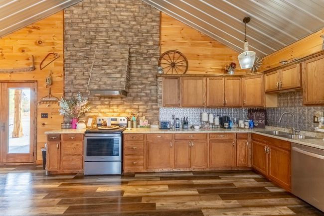 Custom Home and Acreage for Sale13 | Image 14