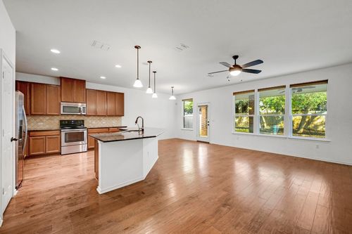 322 White Willow Dr, San Marcos, TX, 78666-4102 | Card Image