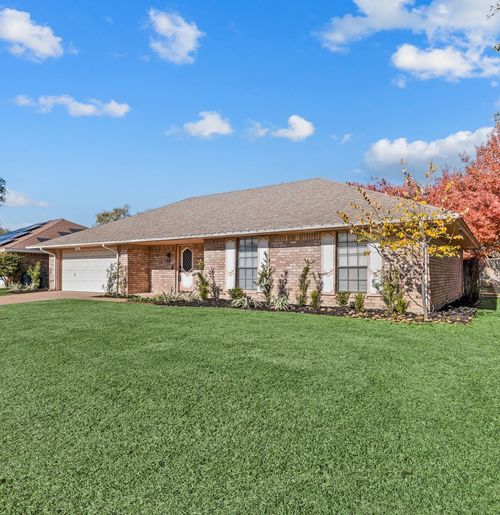 4105 Hemlock St, Fort Worth, TX, 76137-2018 | Card Image