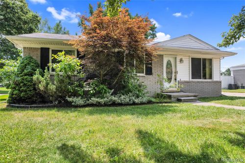48118 Forbes Dr, Chesterfield, MI, 48047-2271 | Card Image