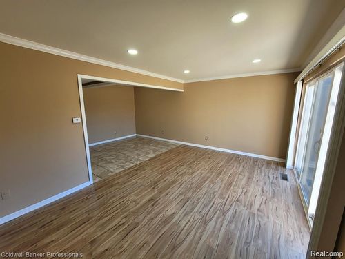 30143 Lorraine Ave, Warren, MI, 48093-2246 | Card Image