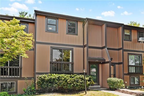 221 Parkwood Dr, Cranberry Township, PA, 16066-6361 | Card Image