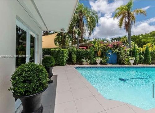 2075 Hibiscus Dr, North Miami, FL, 33181-2344 | Card Image