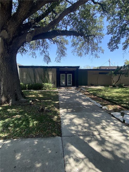 1007 E 6th St, Alice, TX, 78332-4657 | Card Image