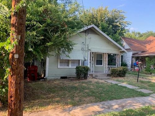 611 E 10th St, Bonham, TX, 75418-3901 | Card Image