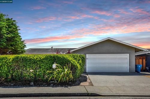423 Casa Del Mar Dr, Half Moon Bay, CA, 94019-1413 | Card Image