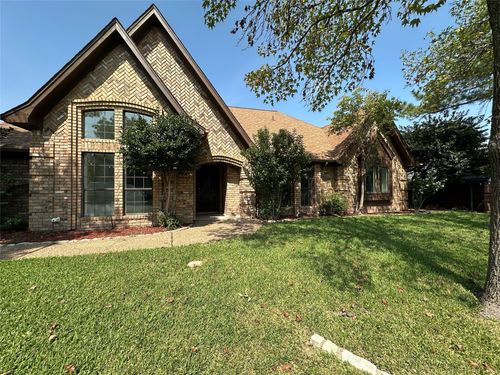 532 Evergreen Dr, Hurst, TX, 76054-2012 | Card Image