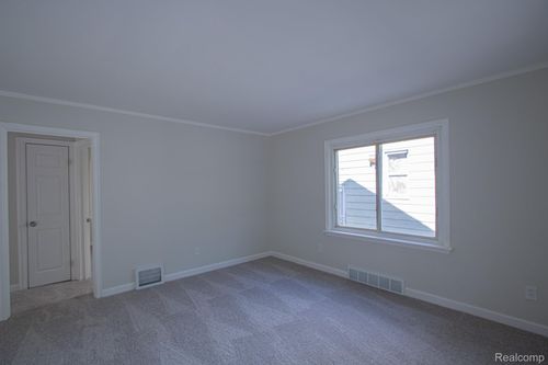 11921 Riad St, Detroit, MI, 48224-1586 | Card Image