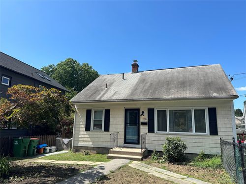 20 Blackburn Ave, Beacon, NY, 12508-2804 | Card Image