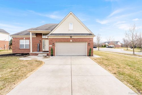 21196 Oak Ridge Dr, Clinton Twp, MI, 48036-3861 | Card Image
