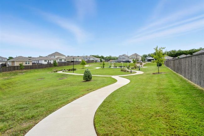 Surrounding community with a residential view | Image 27