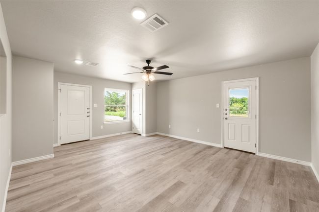 218 Melissa St, Home with 3 bedrooms, 2 bathrooms and null parking in Eddy TX | Image 5