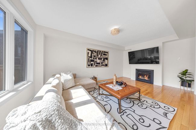 9 Av Micklefield, House other with 4 bedrooms, 3 bathrooms and 2 parking in Whitby ON | Image 13