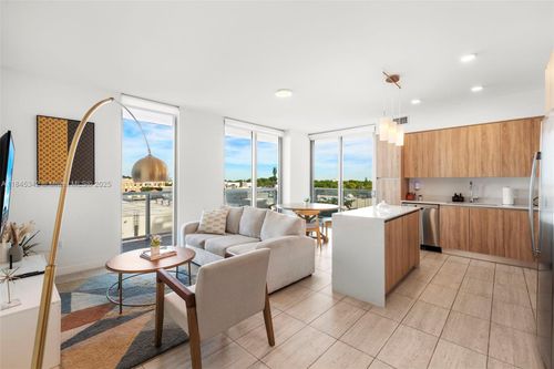 apt-400-3900 Biscayne Blvd, Miami, FL, 33137-3772 | Card Image