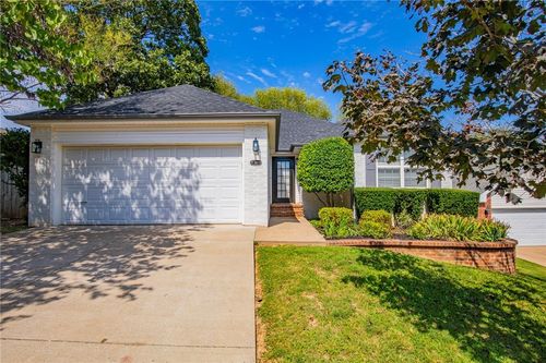 11 Valley View Cir, Bentonville, AR, 72712-7517 | Card Image