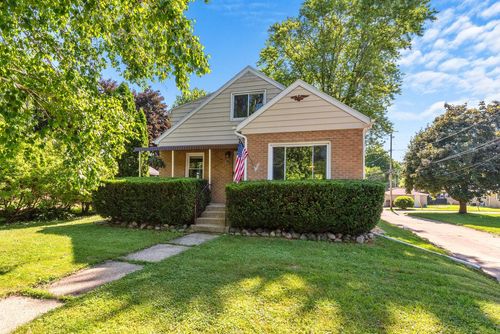 6422 N Willow Glen Lane, GLENDALE, WI, 53209 | Card Image