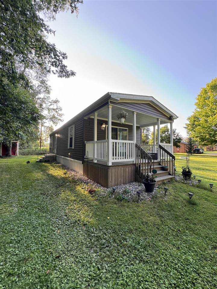 Strait Rd, Jonesville, MI 49250