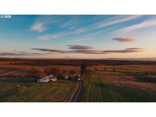 81127 Rail Hollow Rd, Dufur, OR, 97021-3120 | Card Image
