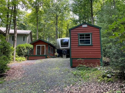 42 Azalea Ln, Newland, NC, 28657-8203 | Card Image