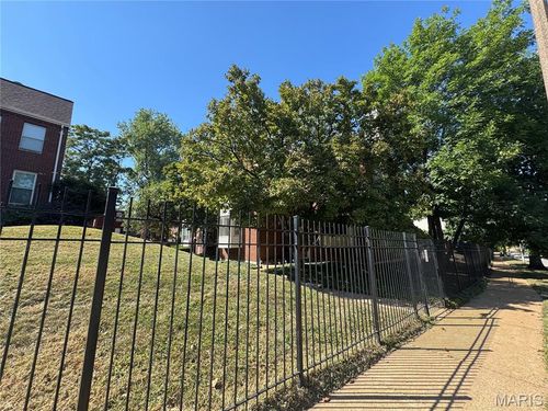 a-2622 Park Ave, Saint Louis, MO, 63104-2024 | Card Image