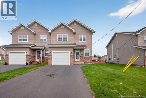 51 Loudun St, Home with 3 bedrooms, 3 bathrooms and null parking in Dieppe NB | Card Image