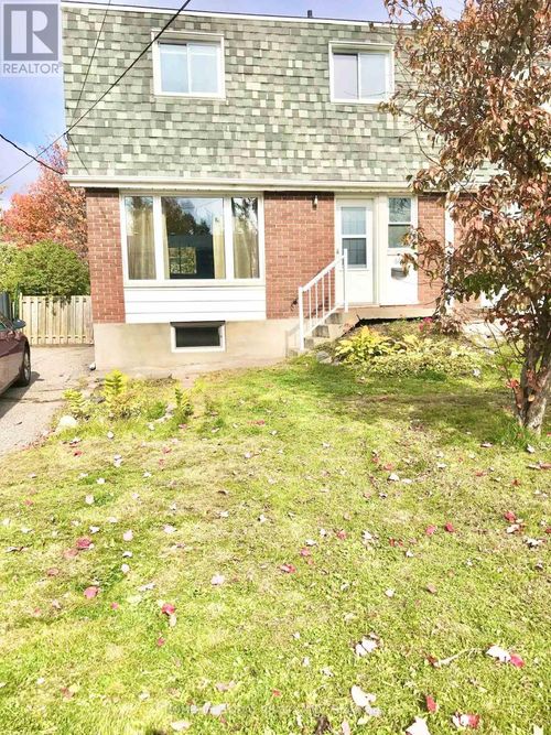 684 Dane Ave, North Bay, ON, P1B7G7 | Card Image