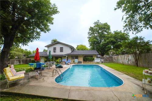 212 Highland Oaks Dr, Harker Heights, TX, 76548-1636 | Card Image