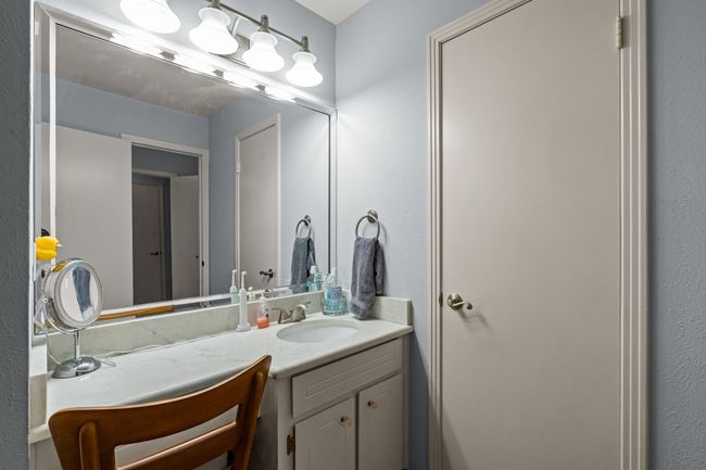 POWDER ROOM IN PRIMARY BEDROOM | Image 22