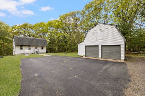 637 Read School House Rd, Coventry, RI, 02816-8709 | Card Image