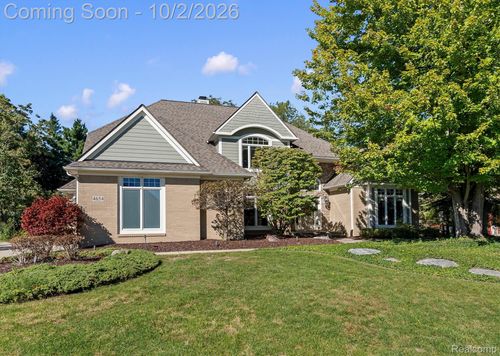 4654 Woodland Hills Dr, Rochester, MI, 48306-1771 | Card Image