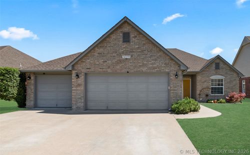26595 Columbia Crest Dr, Claremore, OK, 74019-7503 | Card Image