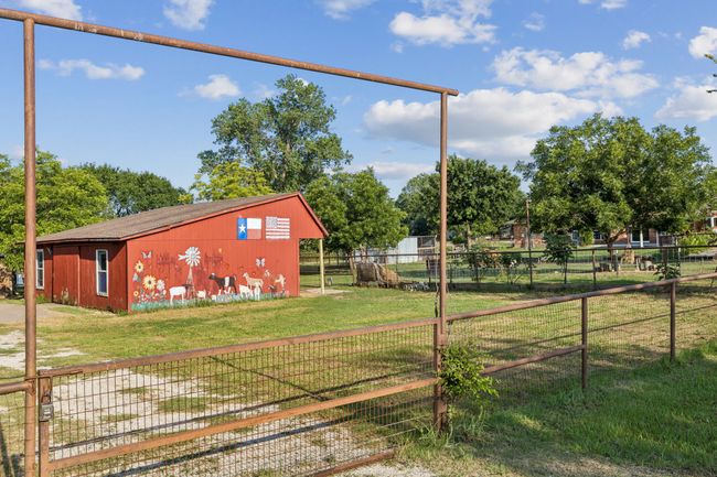 View of yard featuring a pole building and an outdoor structure | Image 31