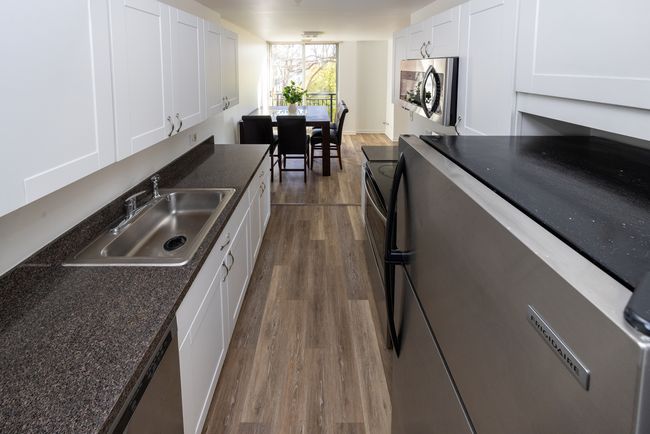 APT-3L - 1833 Four Lakes Ave, Condo with 2 bedrooms, 1 bathrooms and 1 parking in Lisle IL | Image 9