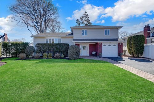 10 Dale Court, Oyster Bay, NY, 11758 | Card Image