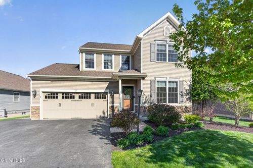 17 Mahogany Dr, Watervliet, NY, 12189-3446 | Card Image